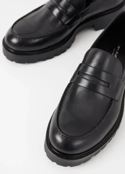 Kengät<Vagabond Kenova Loafer Musta Nahka